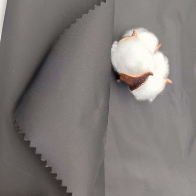190Tは明白に100%のポリエステル ポリ塩化ビニールのタフタの生地を防水120G染めた